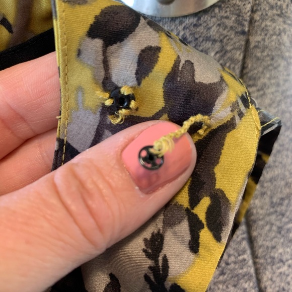 Ann Klein sleeveless blouse - Picture 5 of 6